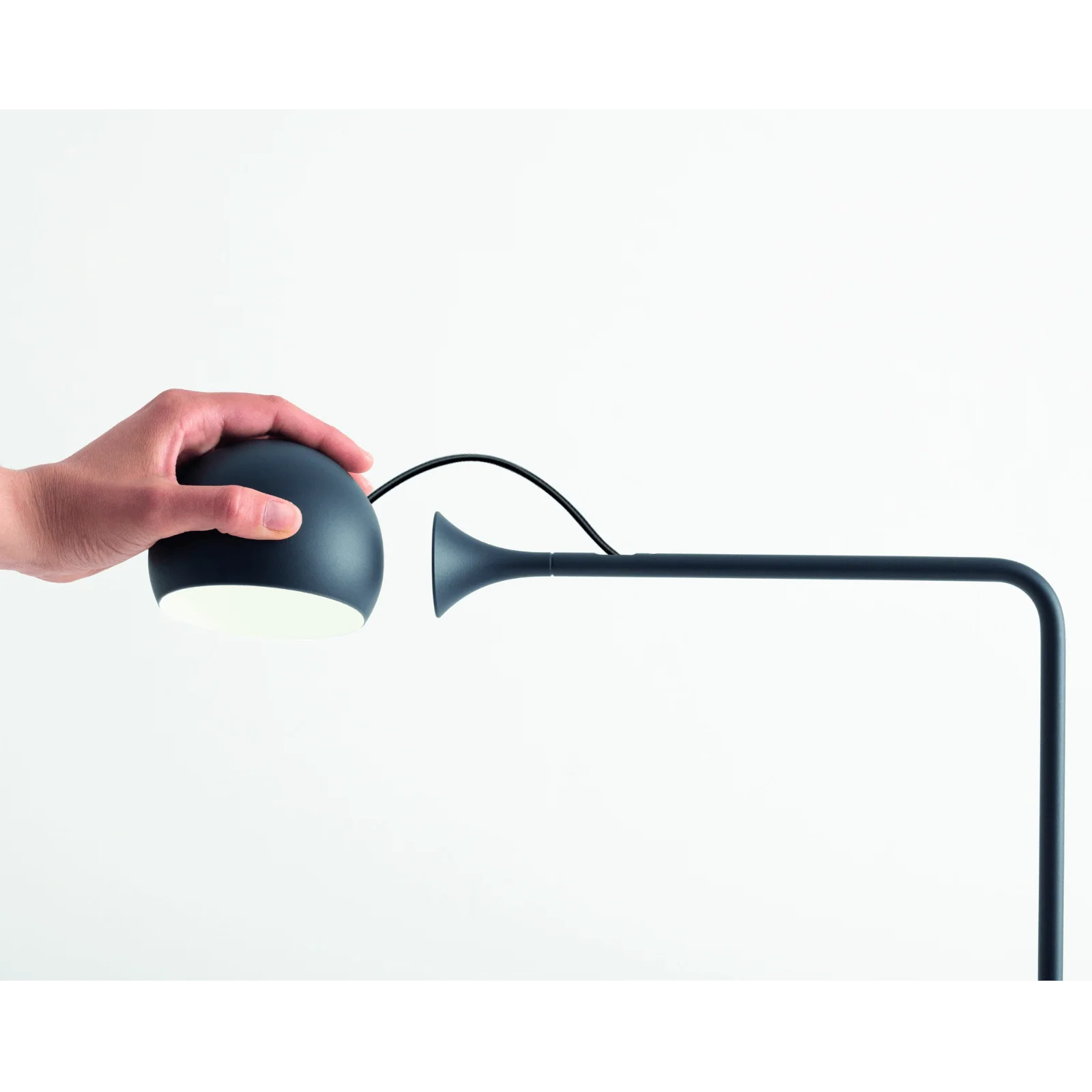 Artemide Ixa Wall Light - Image 3