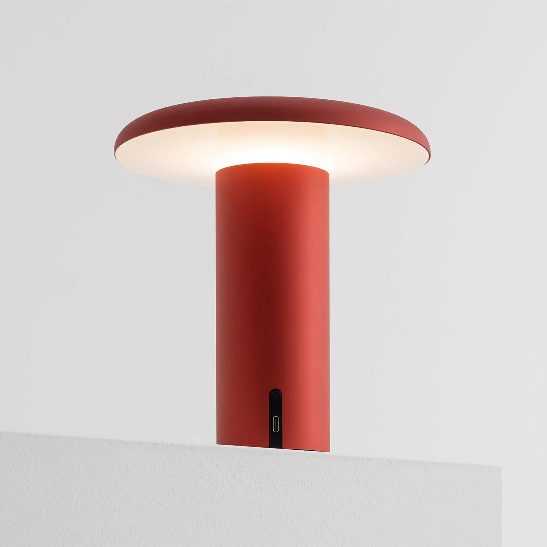 Artemide Takku Portable Rechargeable Lamp - Image 10