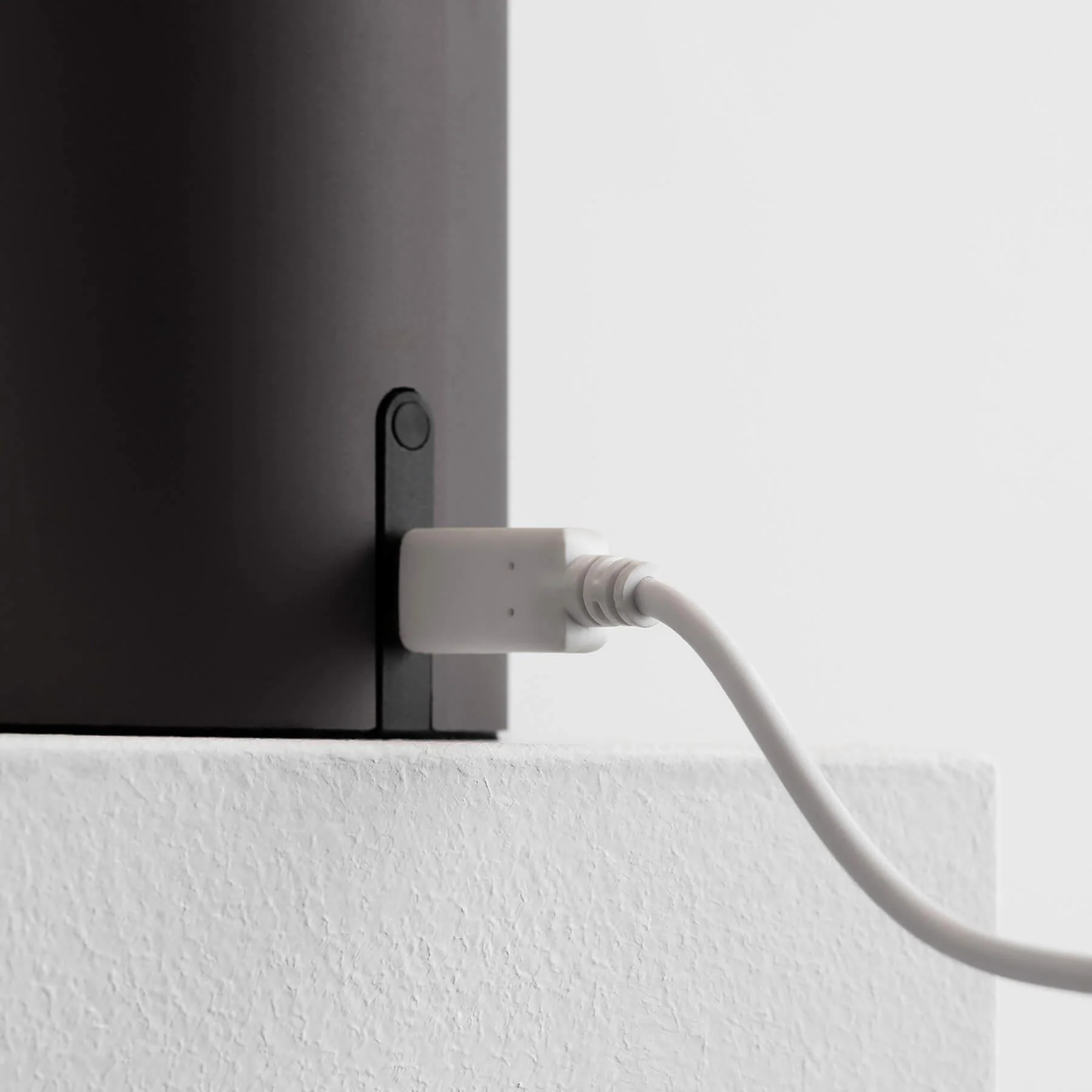 Artemide Takku Portable Rechargeable Lamp - Image 3