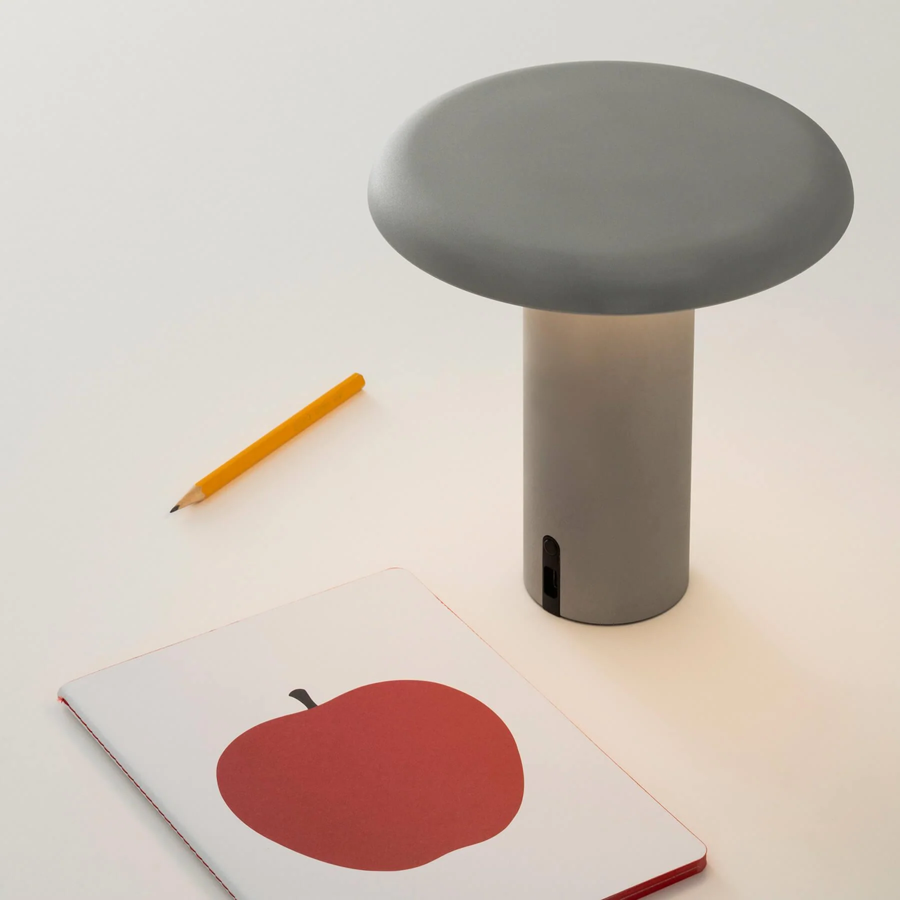 Artemide Takku Portable Rechargeable Lamp - Image 4