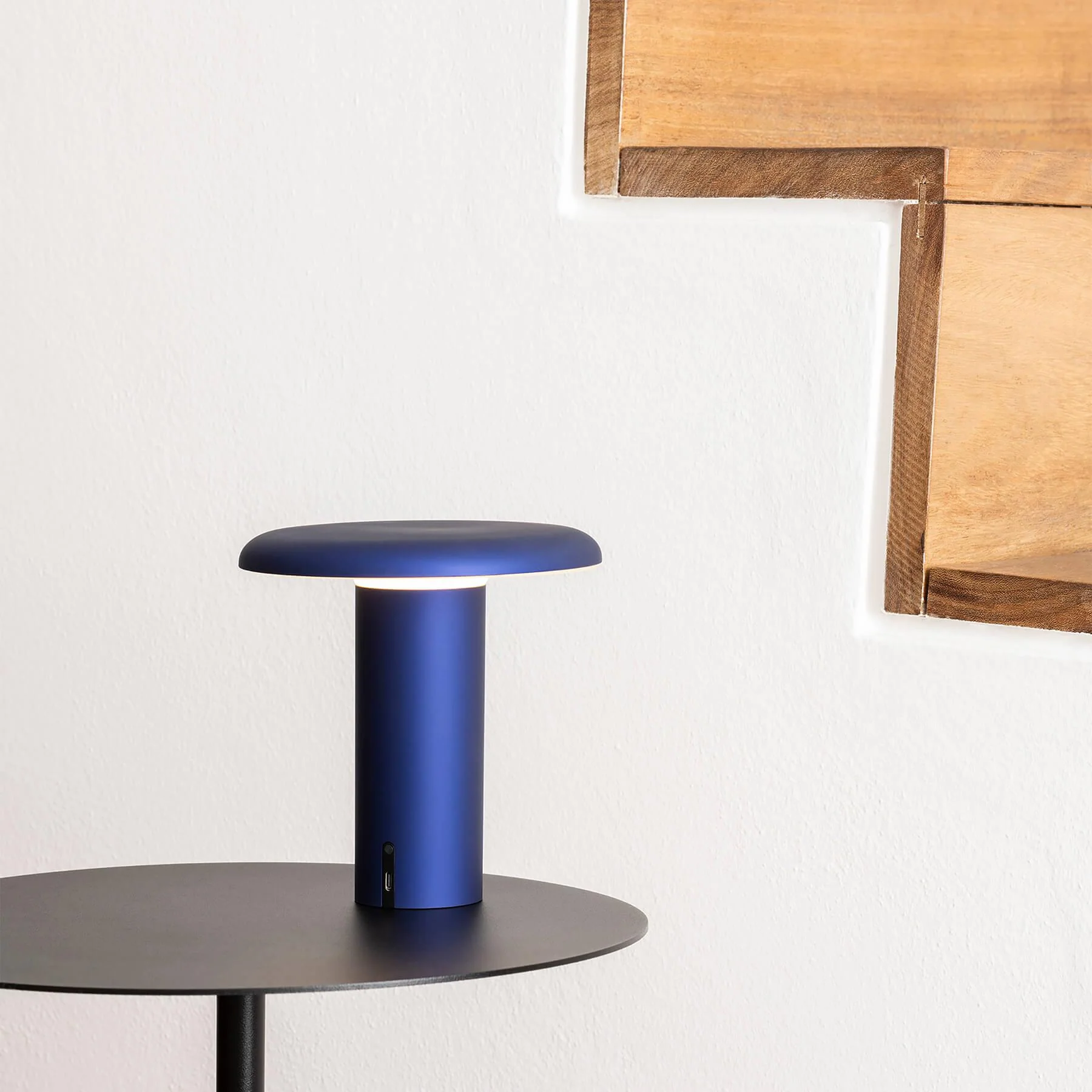 Artemide Takku Portable Rechargeable Lamp - Image 6