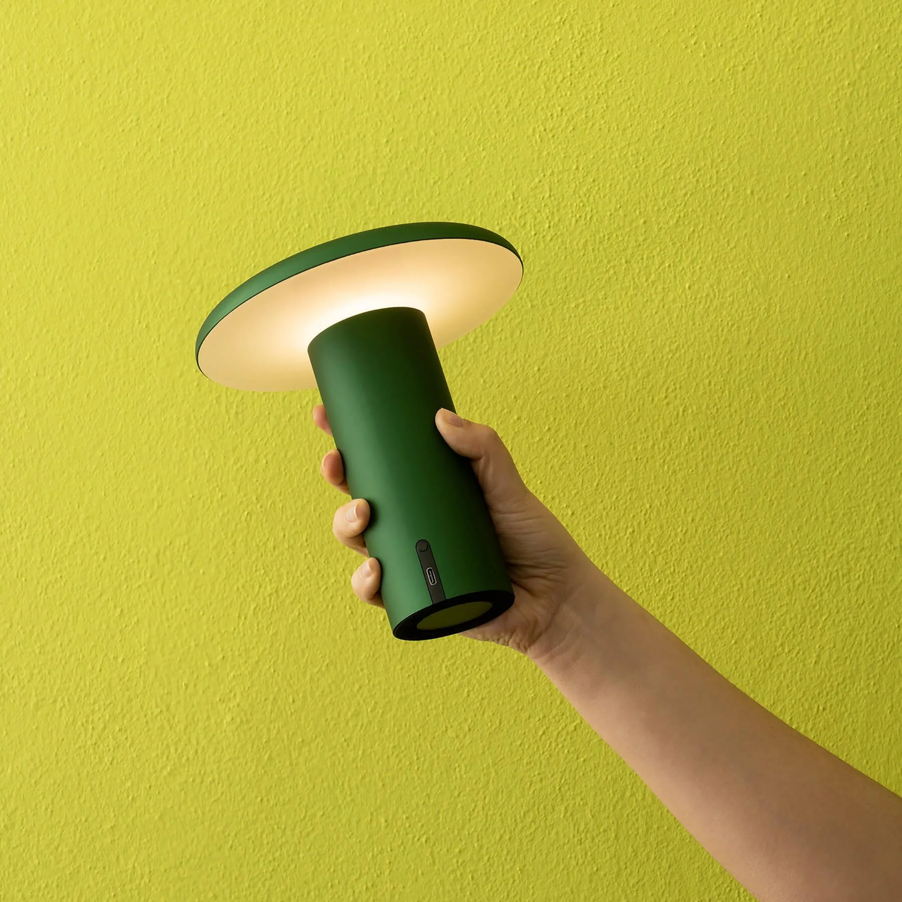 Artemide Takku Portable Rechargeable Lamp - Image 7