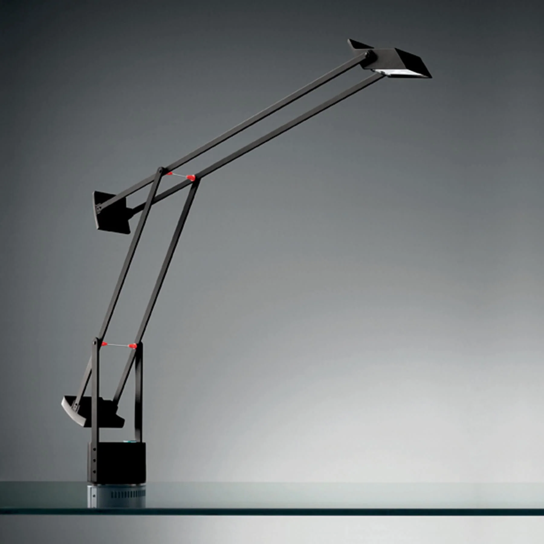 Artemide Tizio Table Lamp - Image 4