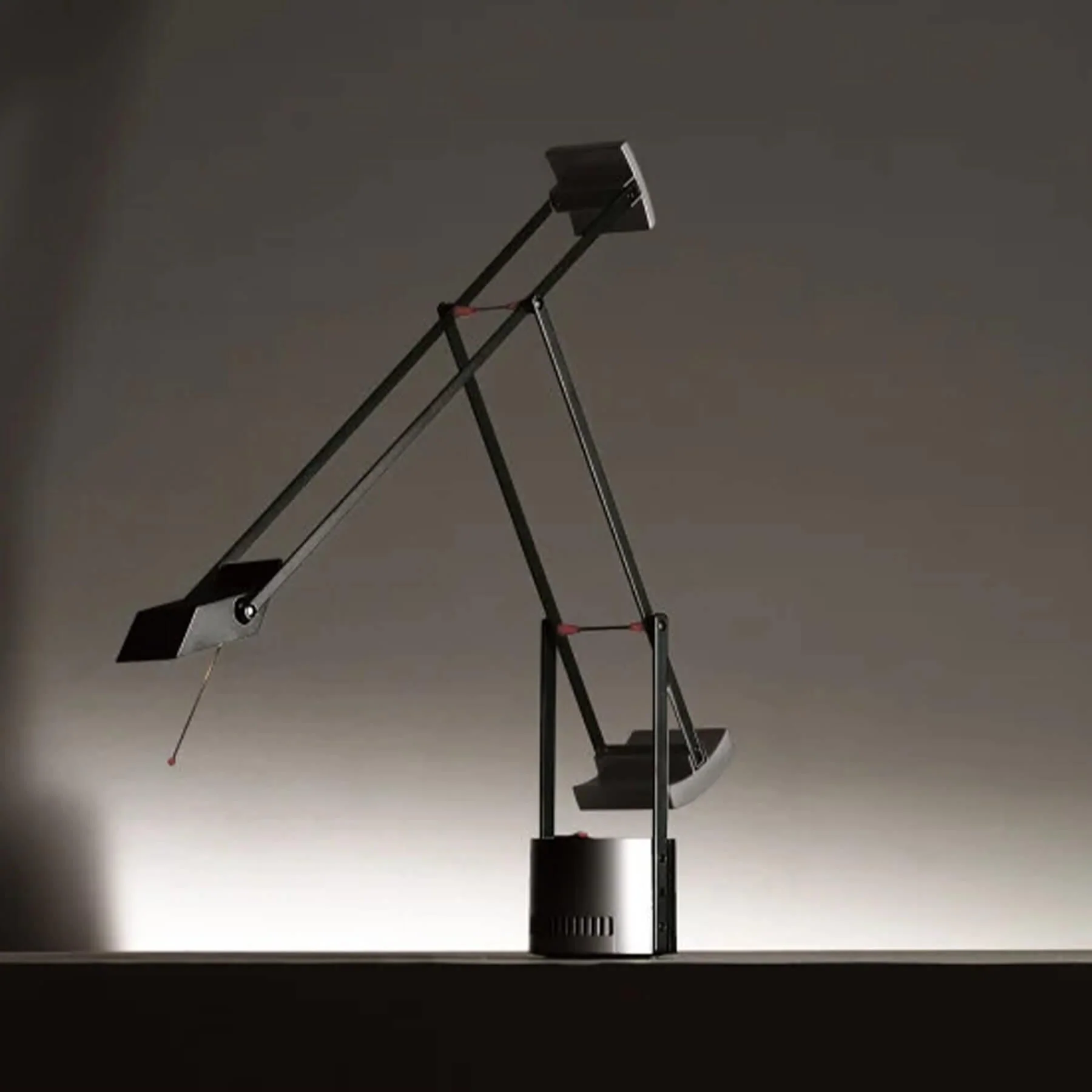 Artemide Tizio Table Lamp - Image 5