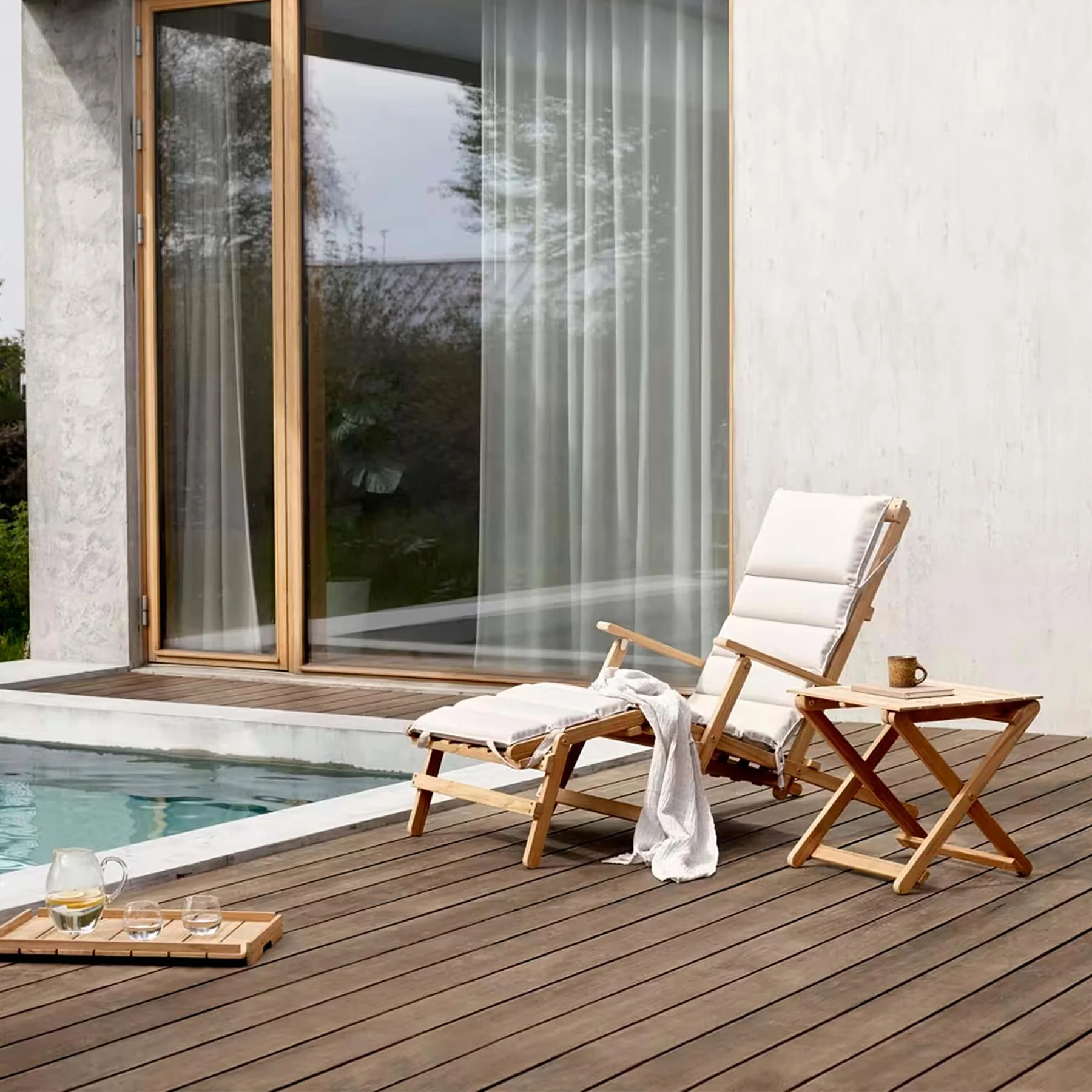 Carl Hansen & Son BM5565 Outdoor Deck Chair with Footrest - Image 3