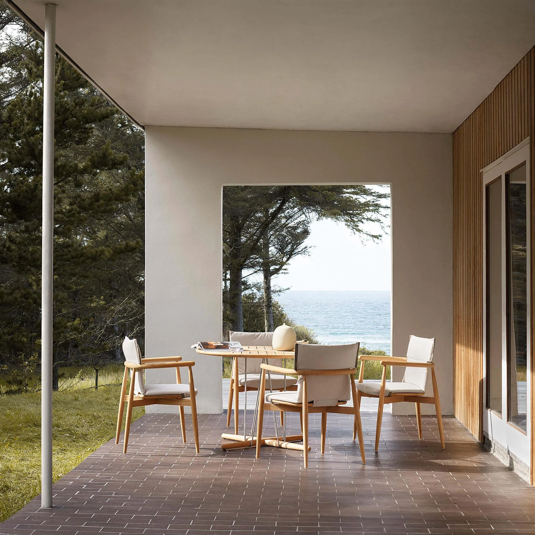 Carl Hansen & Son E022 Embrace Outdoor Dining Table - Image 2