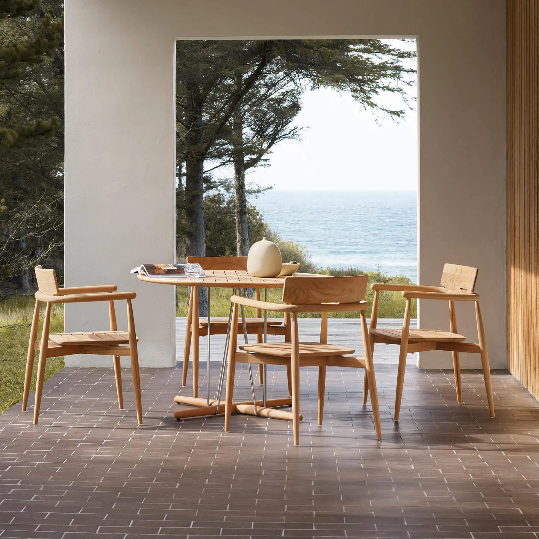 Carl Hansen & Son EO22 Embrace Outdoor Dining Table - Image 3