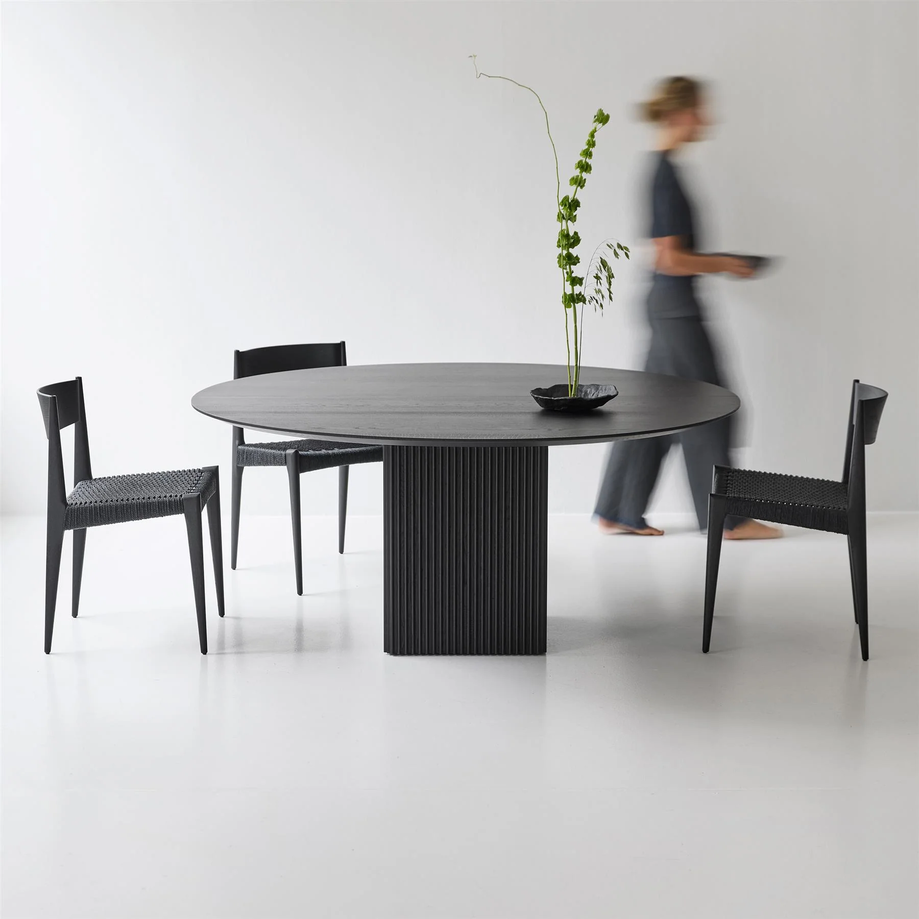 DK3 Ten Round Extendable Dining Table, 72cm Height - Image 3