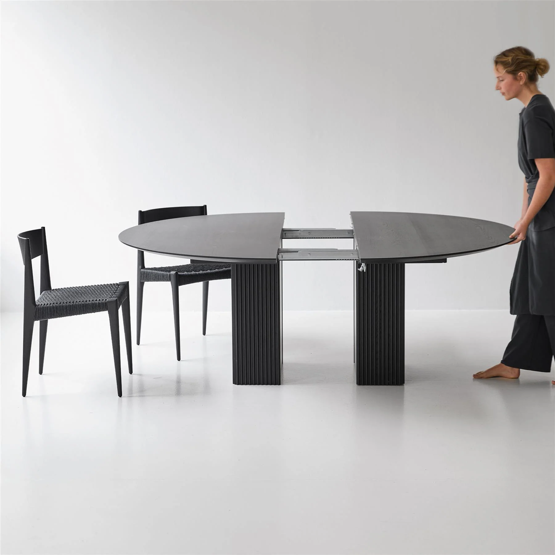 DK3 Ten Round Extendable Dining Table, 72cm Height - Image 4