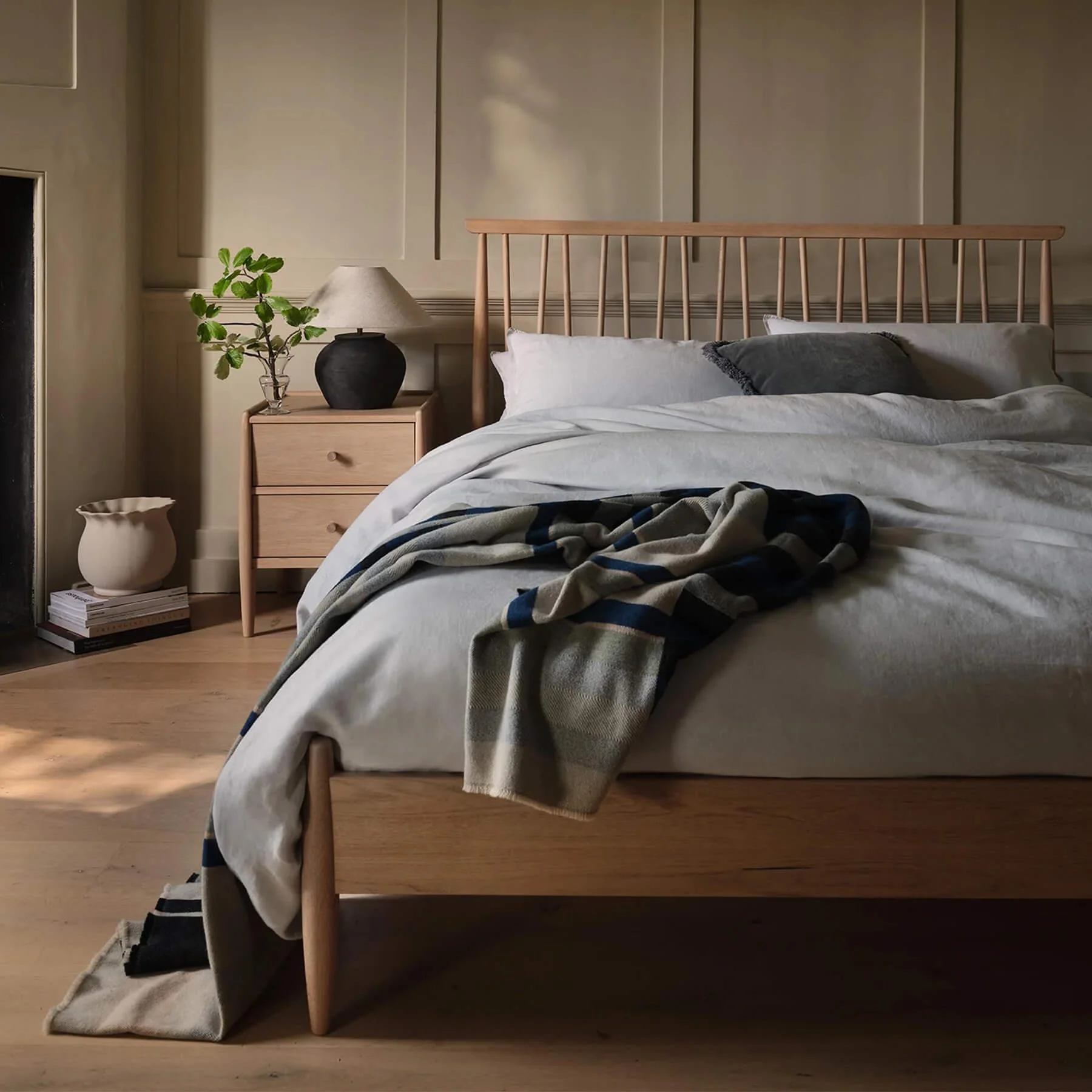 Ercol Winslow 2 Drawer Bedside Chest - Image 2