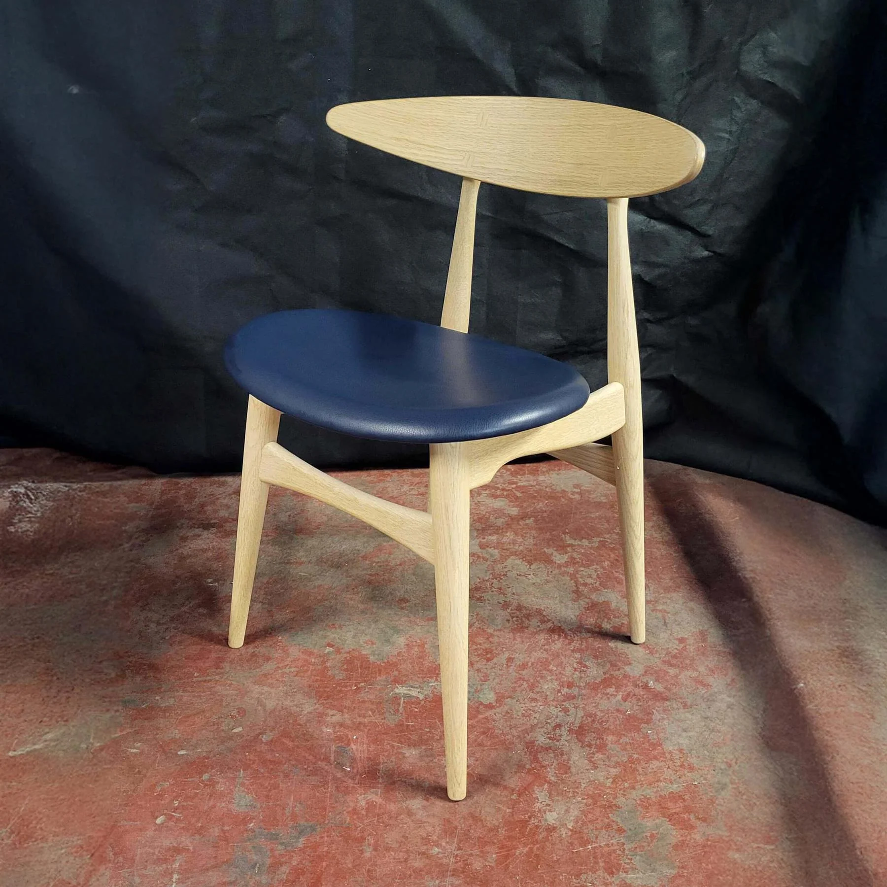 Ex-Display Carl Hansen & Son CH33P Chair - White Oiled Oak with Thor 350 Leather **STORE COLLECTION ONLY** - Image 2