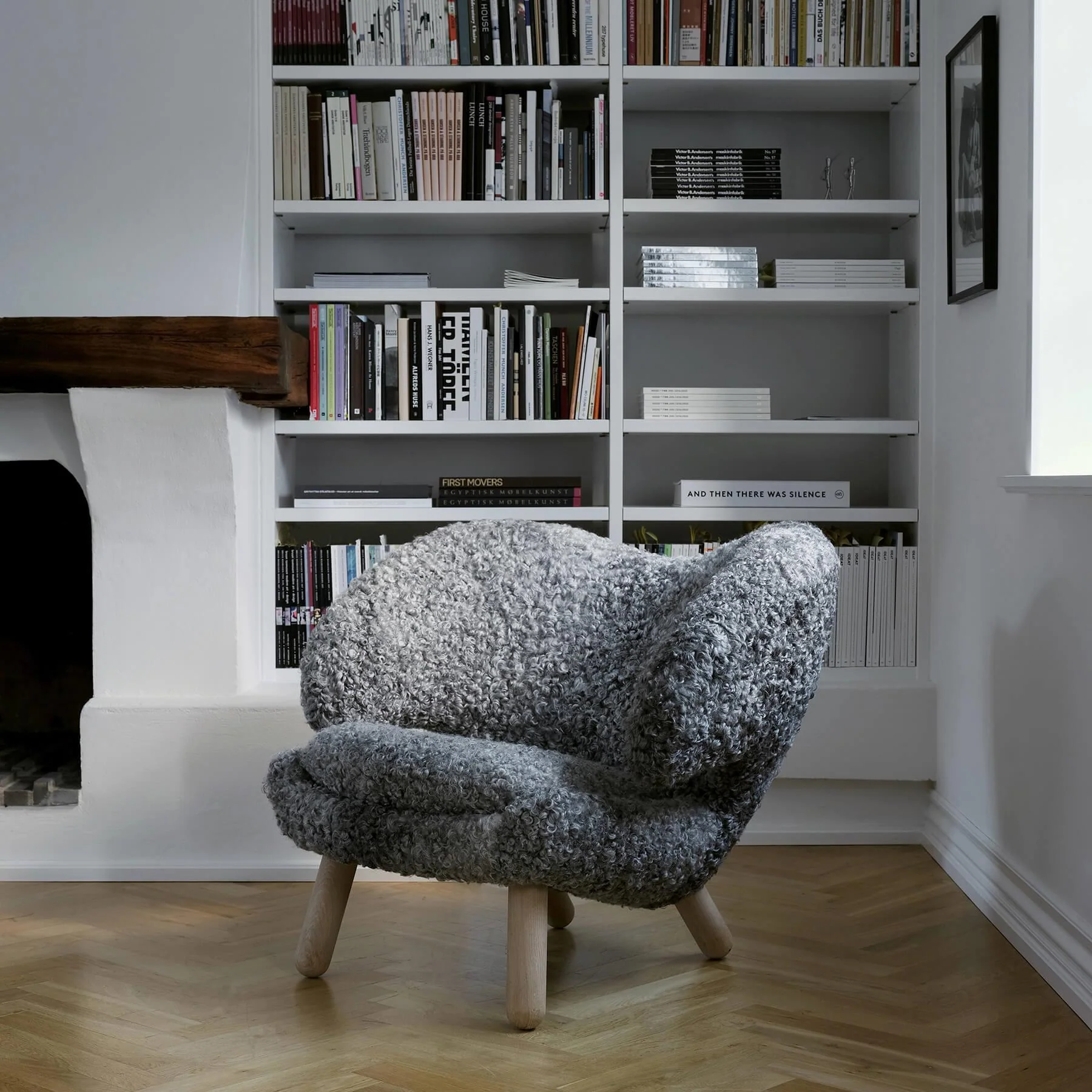 Finn Juhl The Pelican Chair In Sheepskin - Image 4