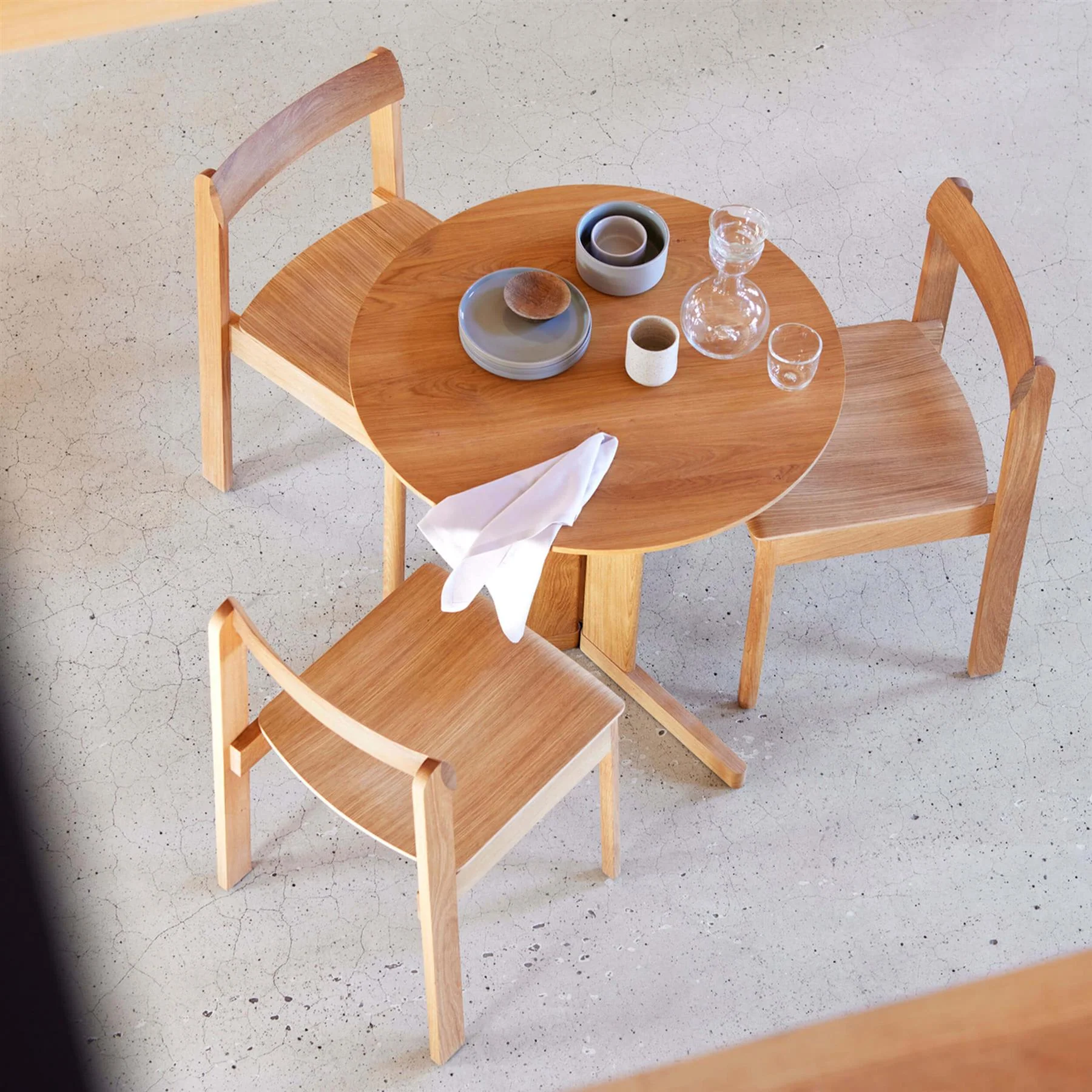 Form & Refine Trefoil Round 3 Leg Dining Table - Image 2