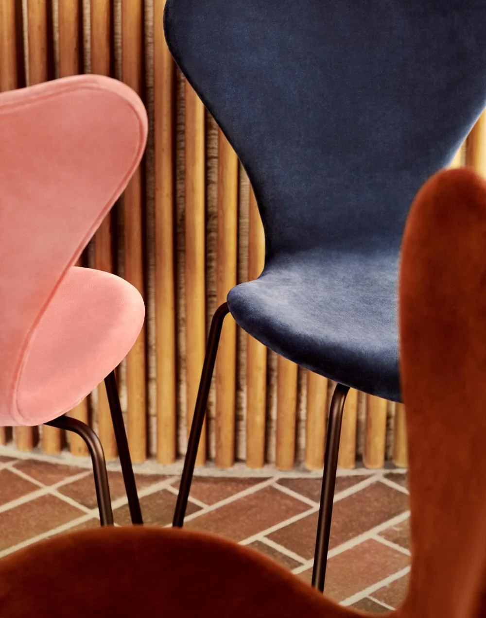 Fritz Hansen Series 7 Chair - Velvet Edition - Image 3