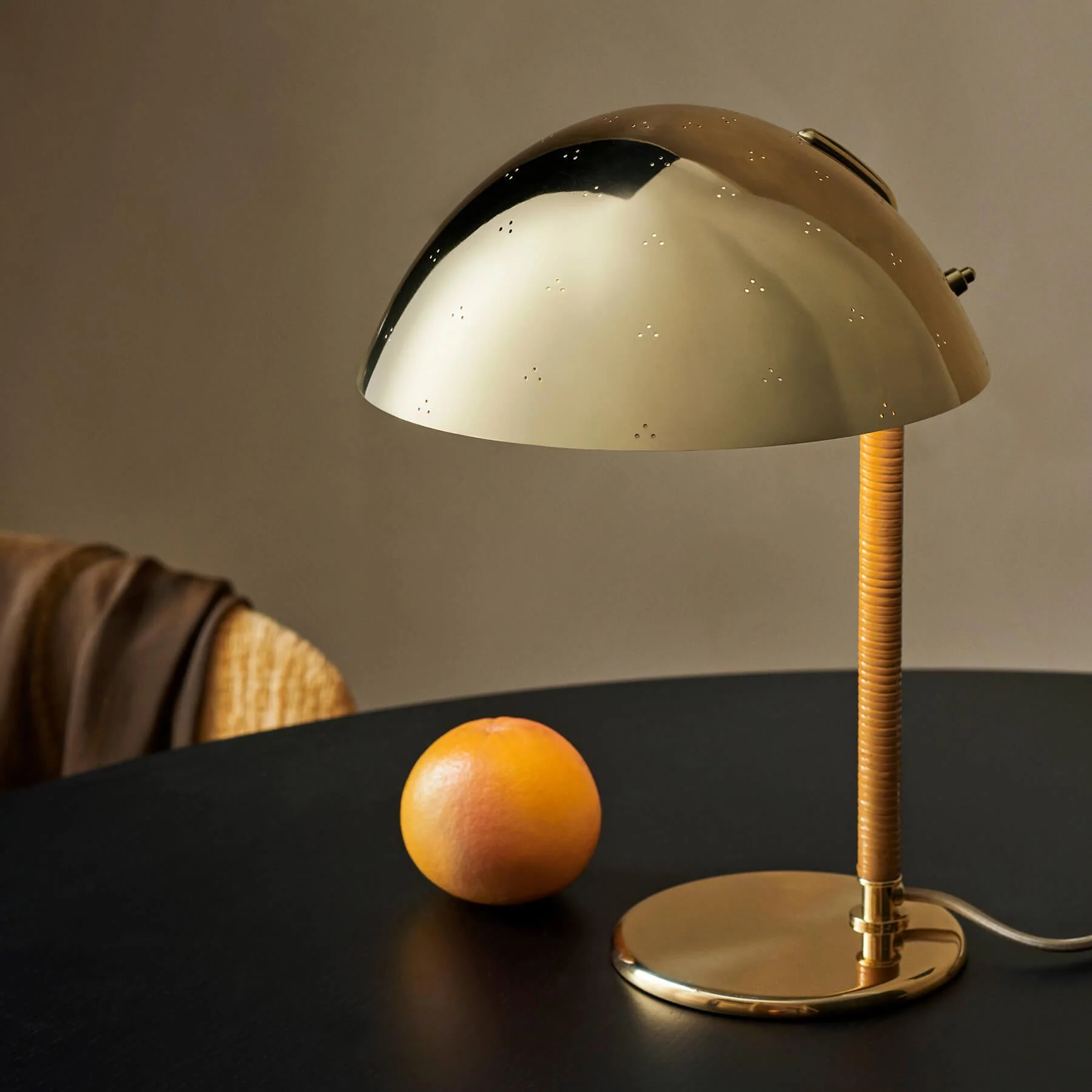 GUBI 9209 Table Lamp - Image 4