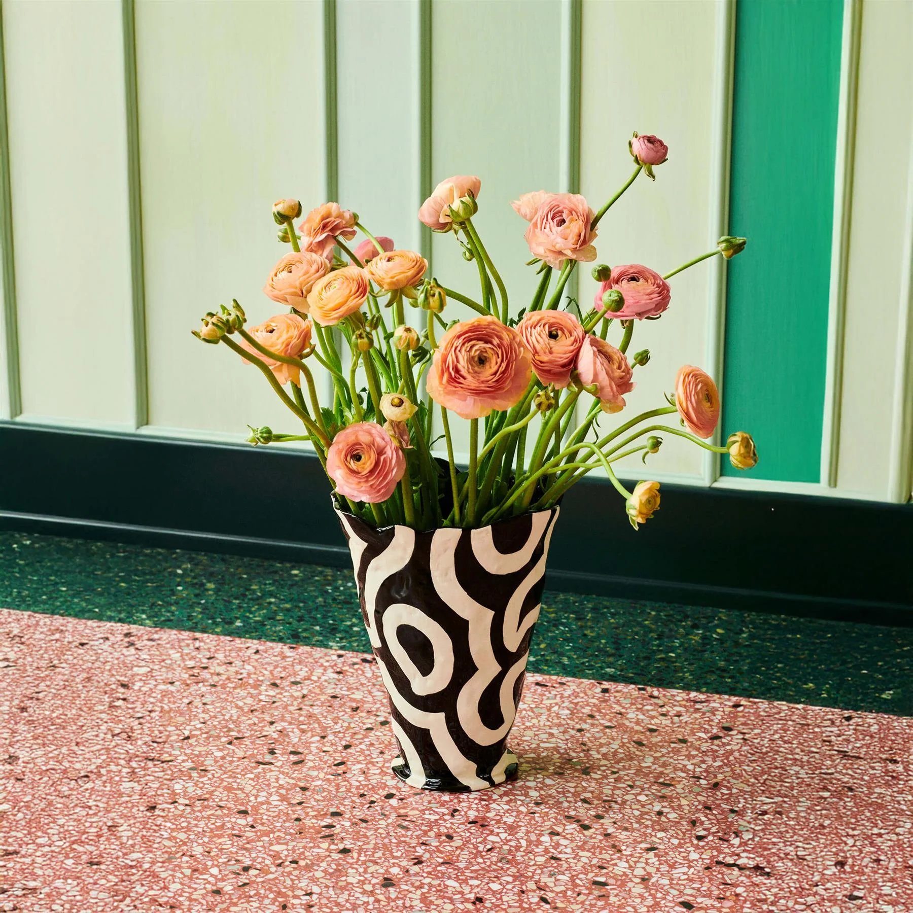 HAY Jessica Hans Shadow Vase - Black and white - Image 2