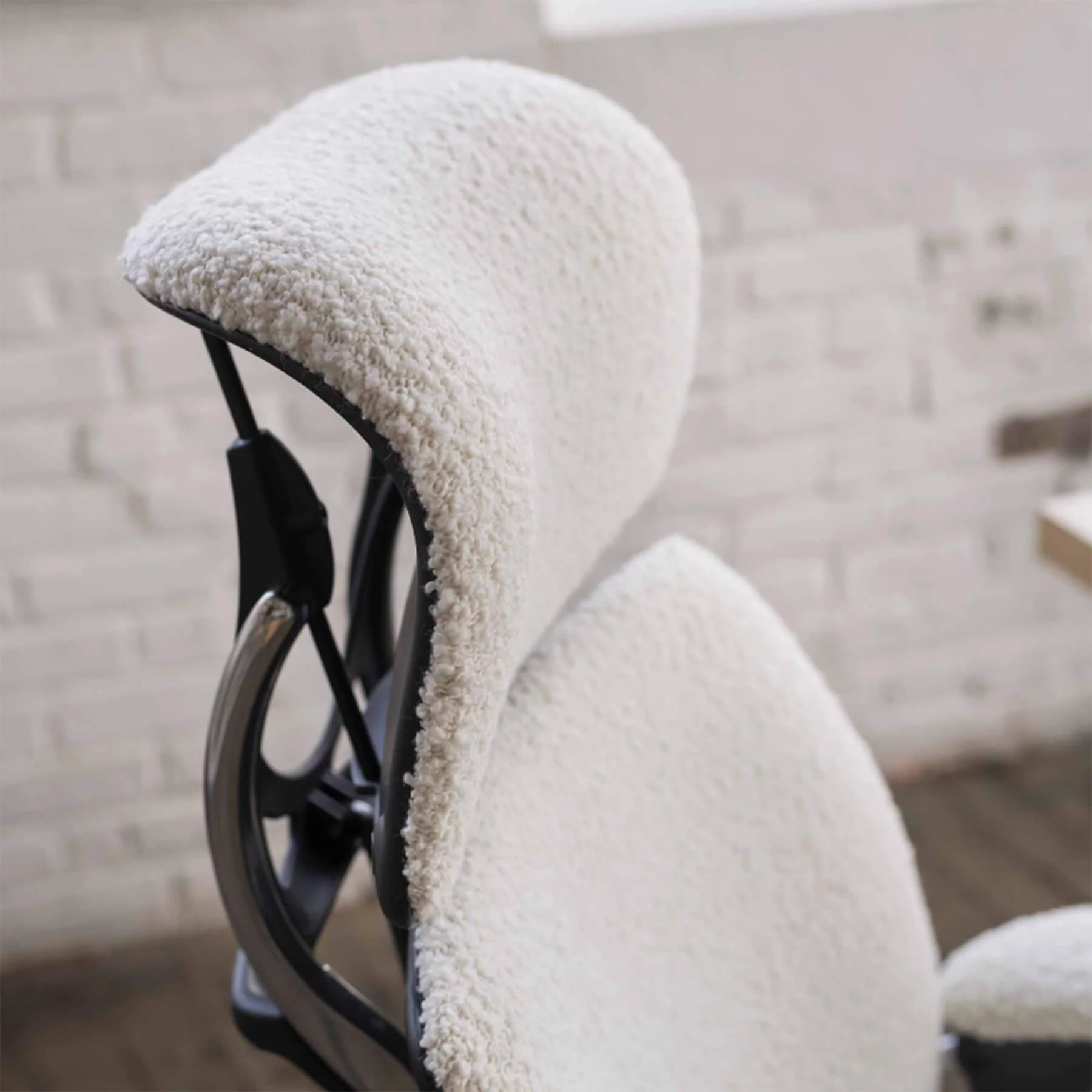 Humanscale Freedom Headrest Chair - Image 6