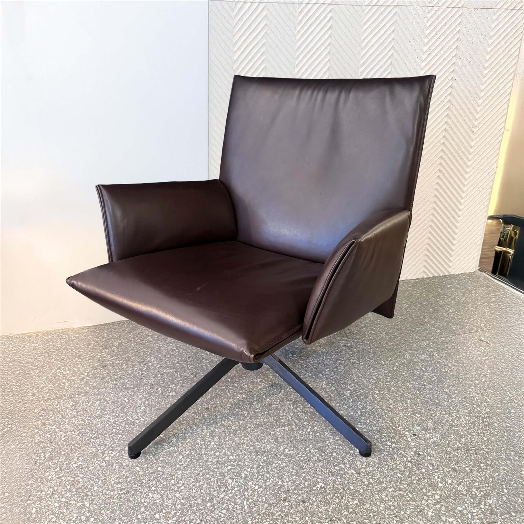 Ex-Display Knoll Pilot Chair, Low Back in Venezia Leather **STORE COLLECTION ONLY**