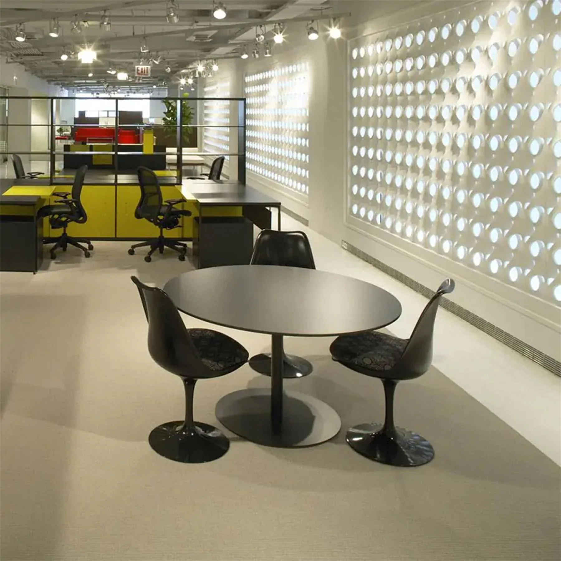 Knoll Saarinen Tulip Dining Chair with Seat Pad - Image 4