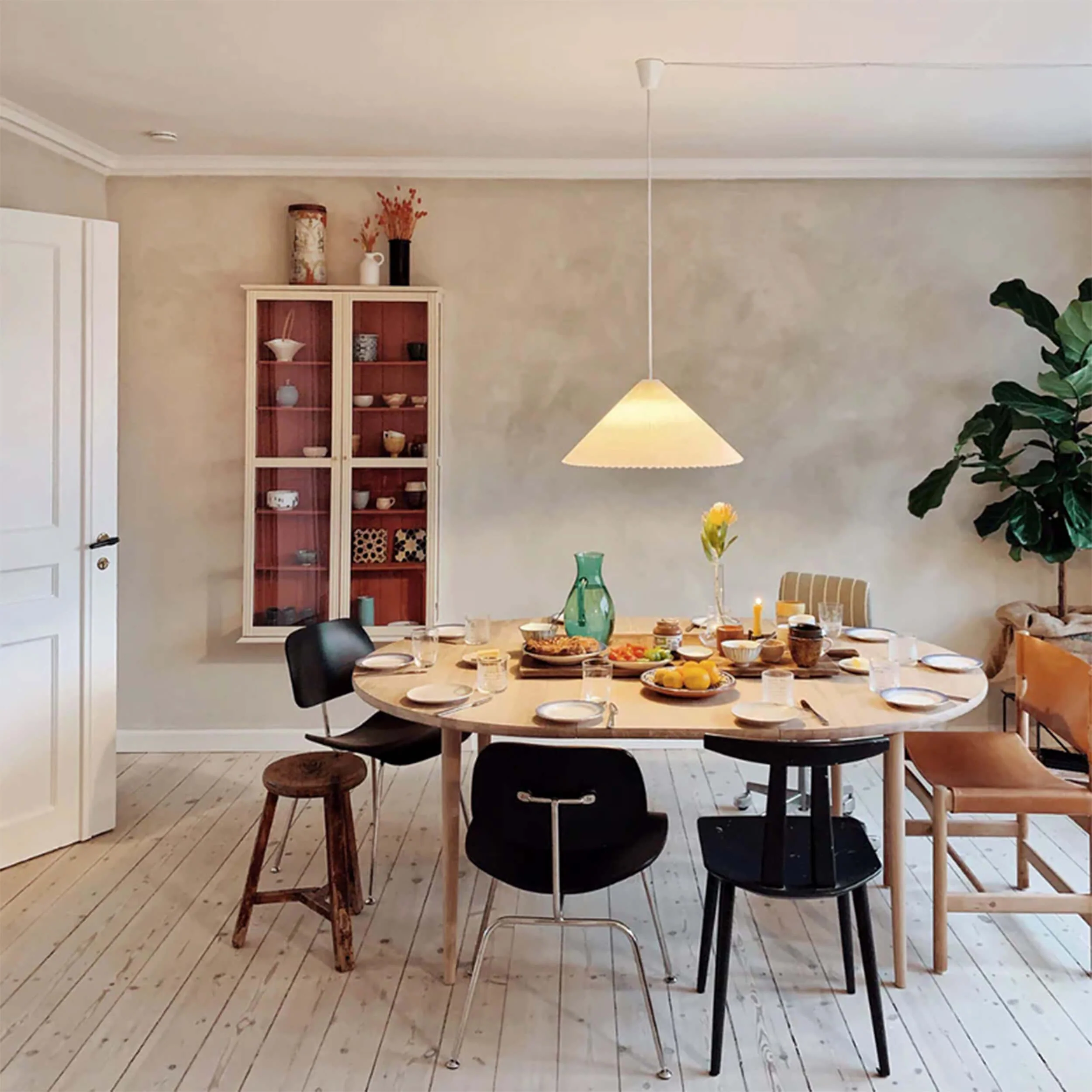 MAKE nordic Holmen Extendable Round Dining Table - Image 6