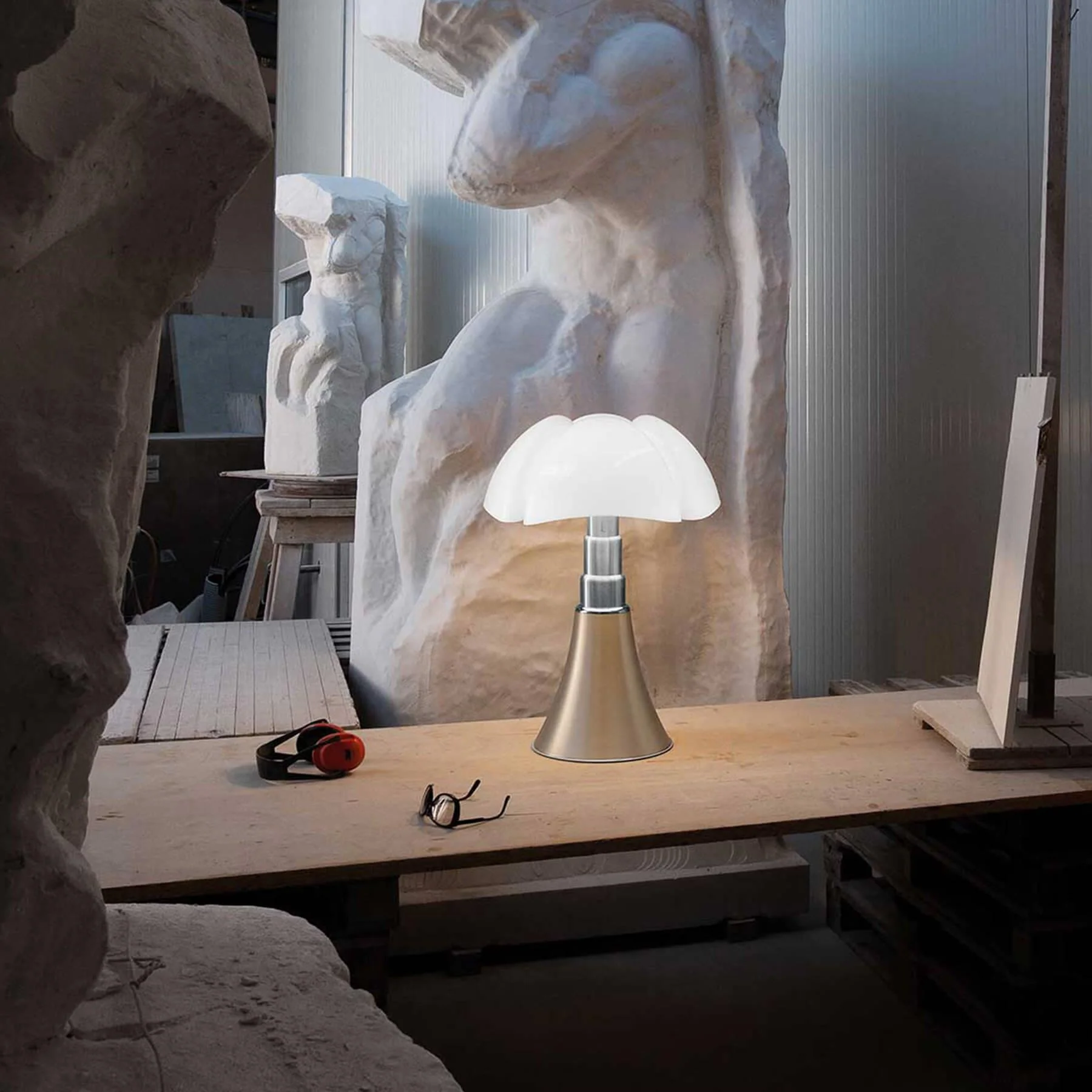 Martinelli Luce Pipistrello Table and Floor Lamp - Image 3