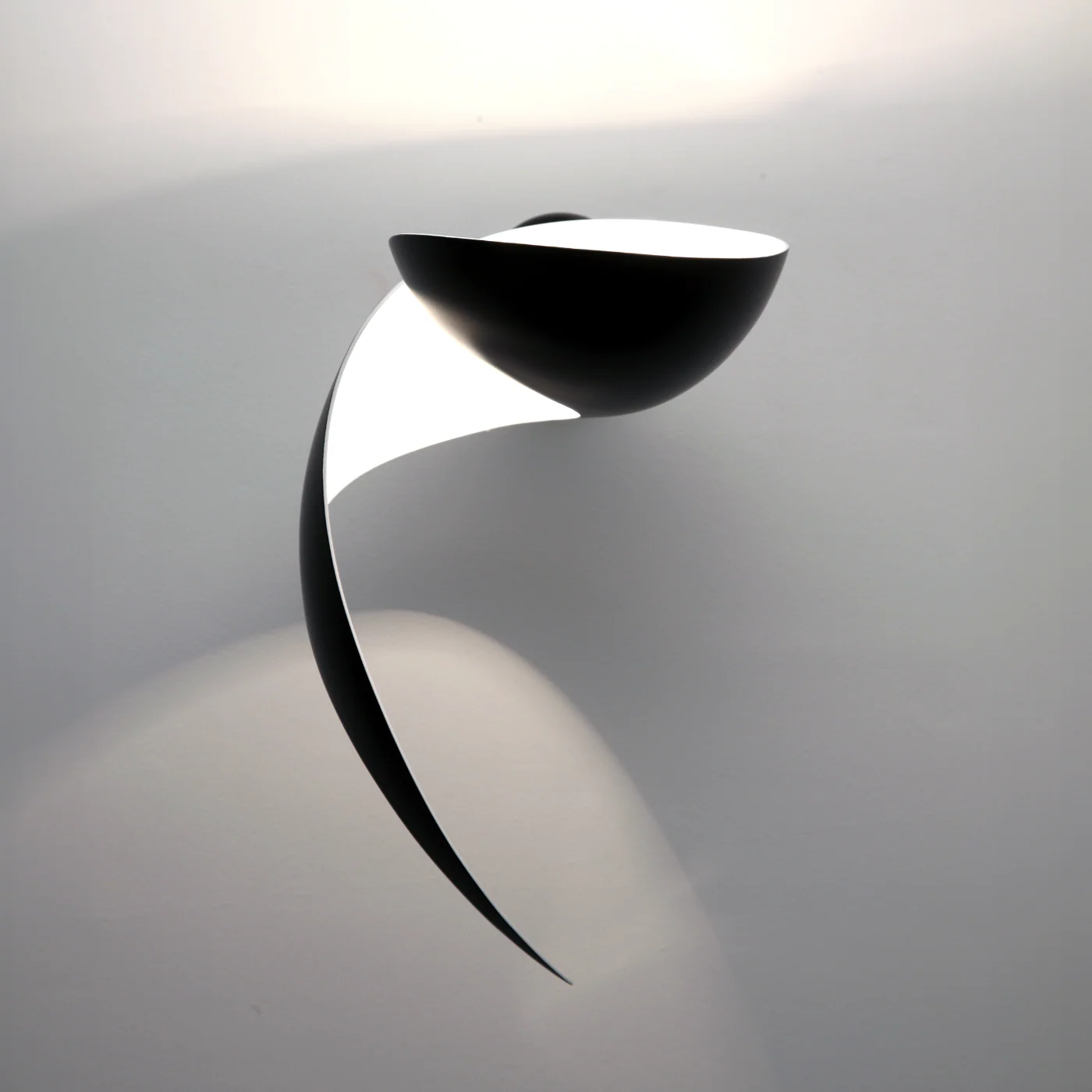 Serge Mouille Petite Applique Flamme Wall Lamp - Image 3