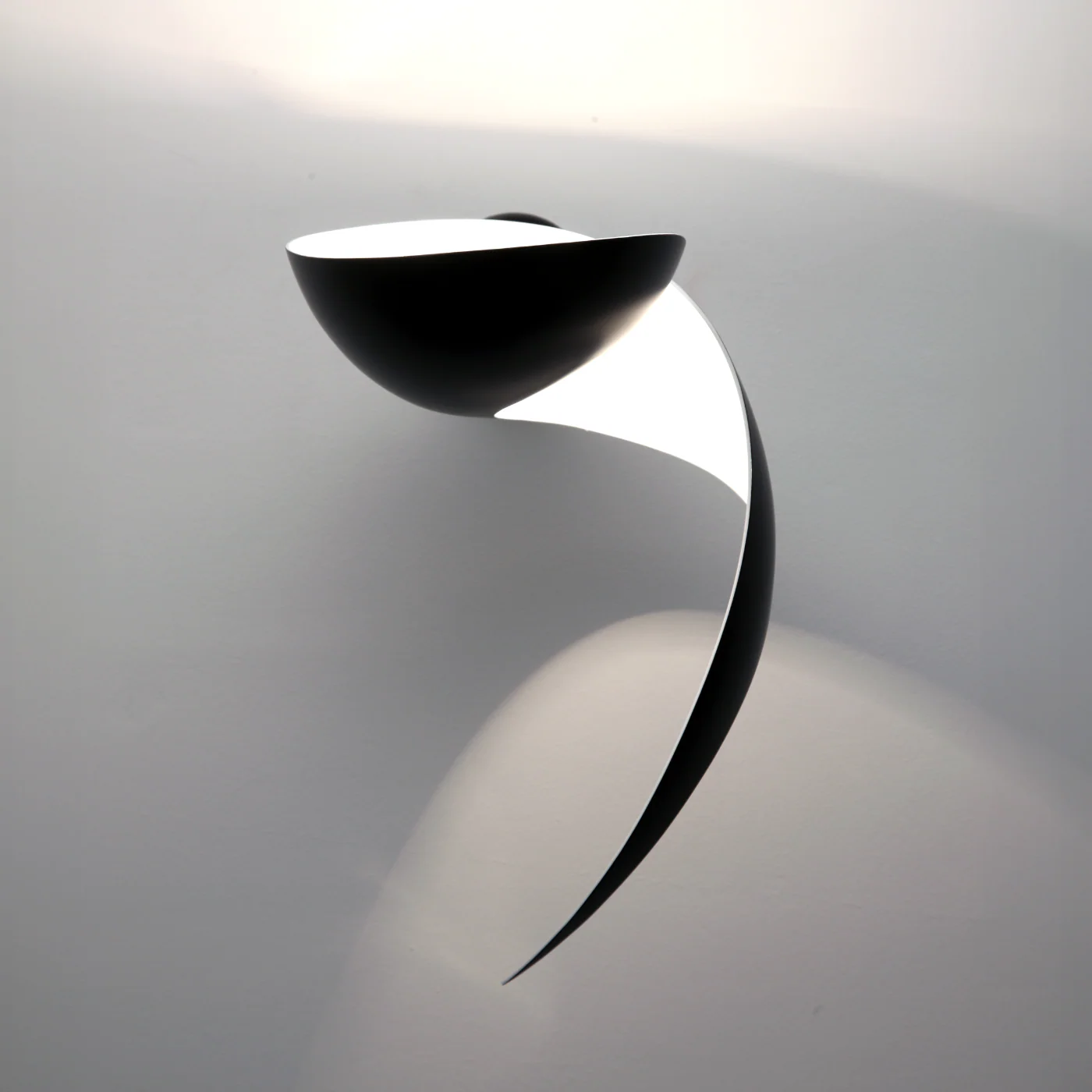 Serge Mouille Petite Applique Flamme Wall Lamp - Image 4