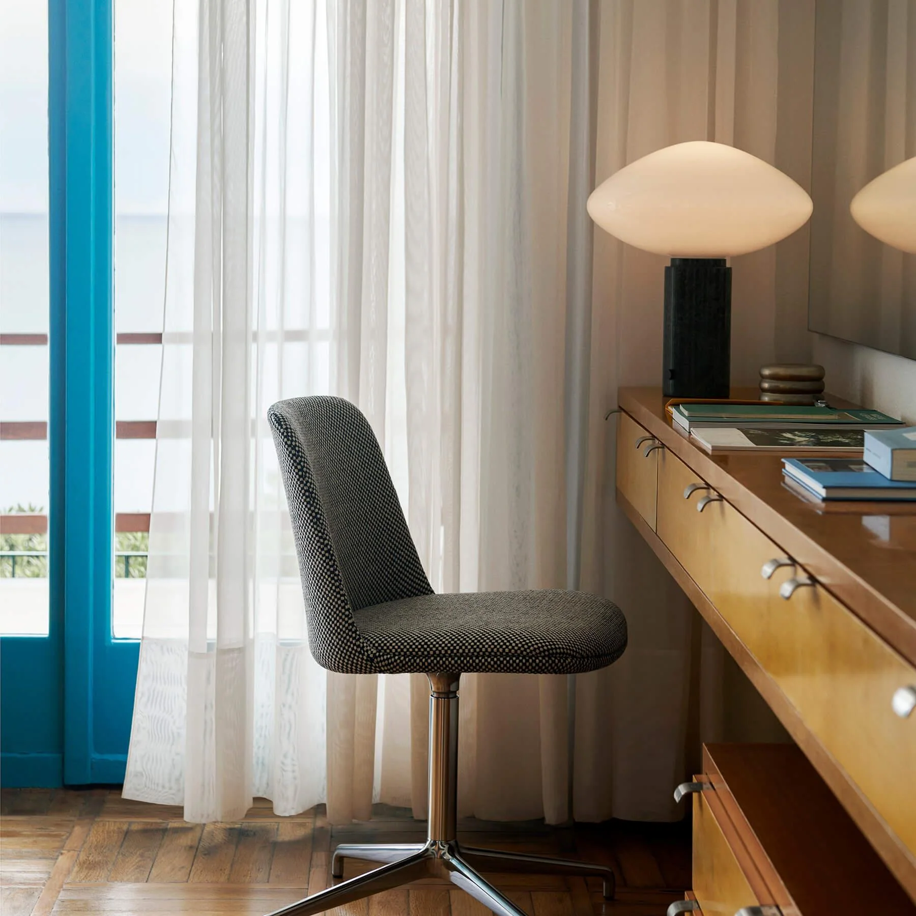 &Tradition AP17 Mist Table Lamp - Image 5
