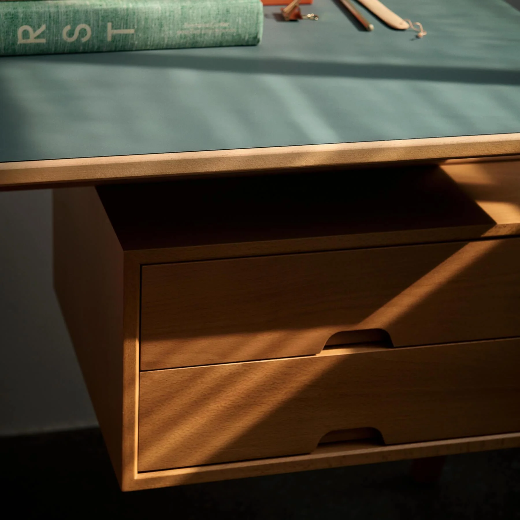 &Tradition RD3 Daystak Desk - Image 3
