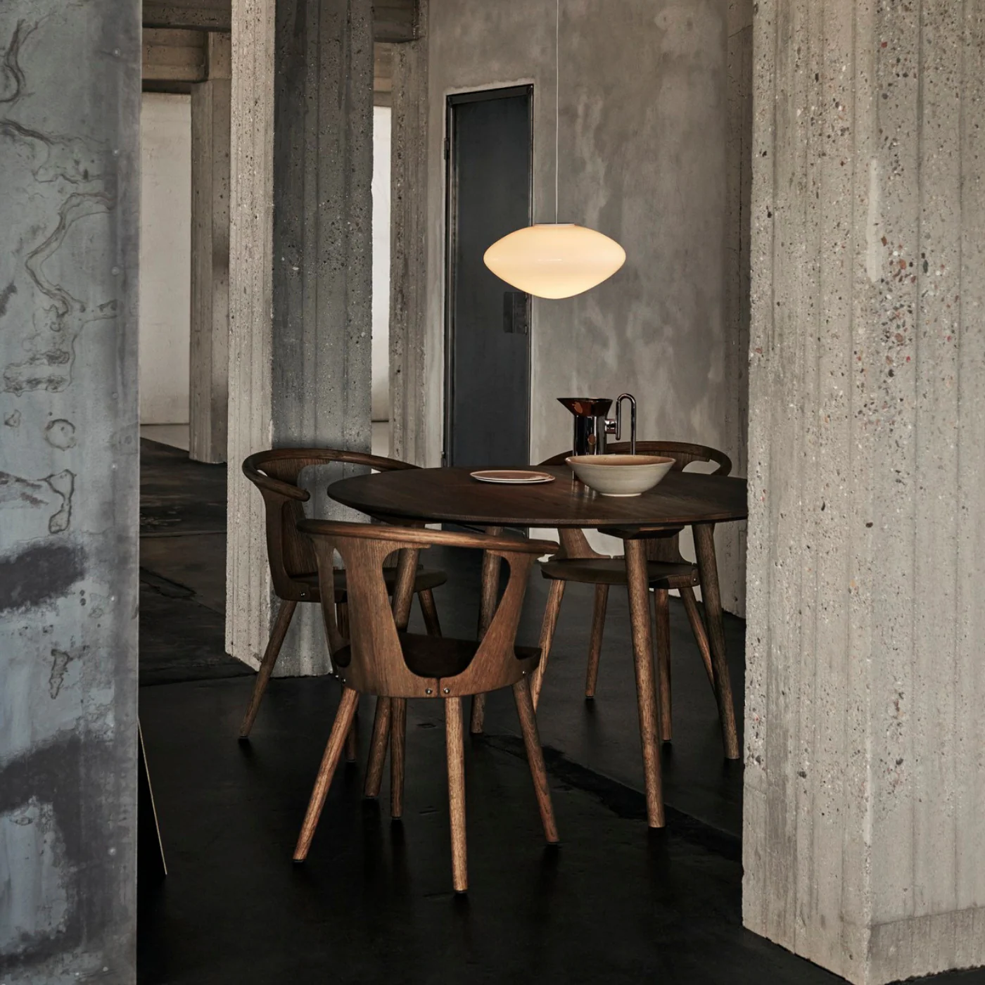 &Tradition SK4 In Between Dining Table - Circular - Image 5