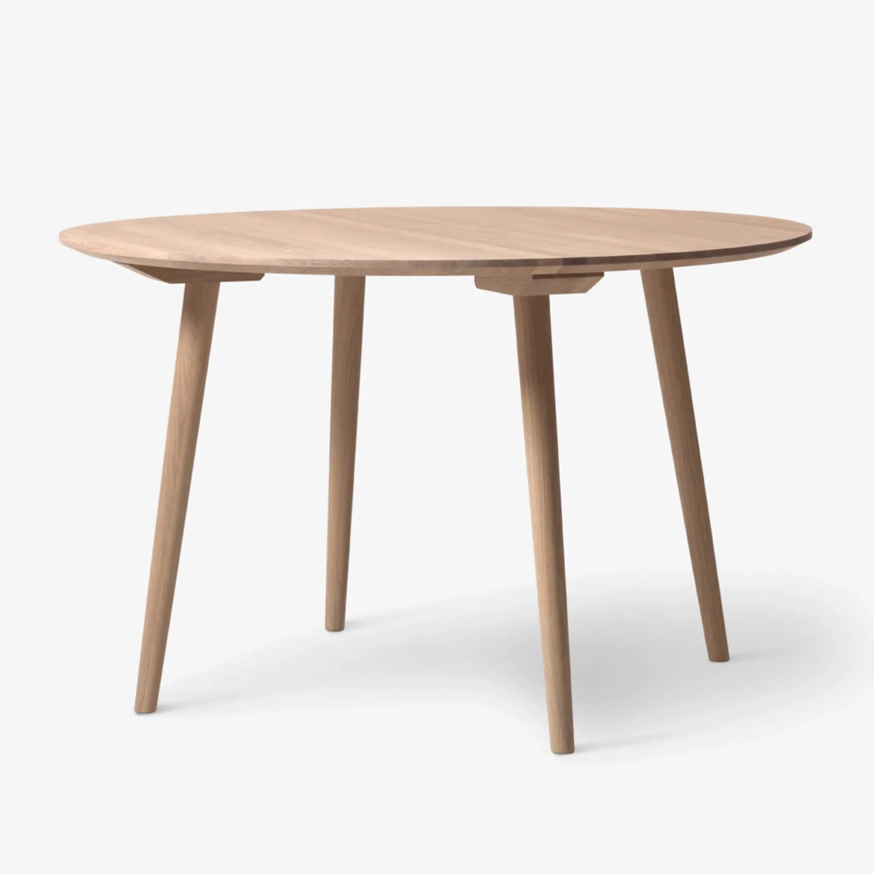 &Tradition SK4 In Between Dining Table - Circular - Image 6