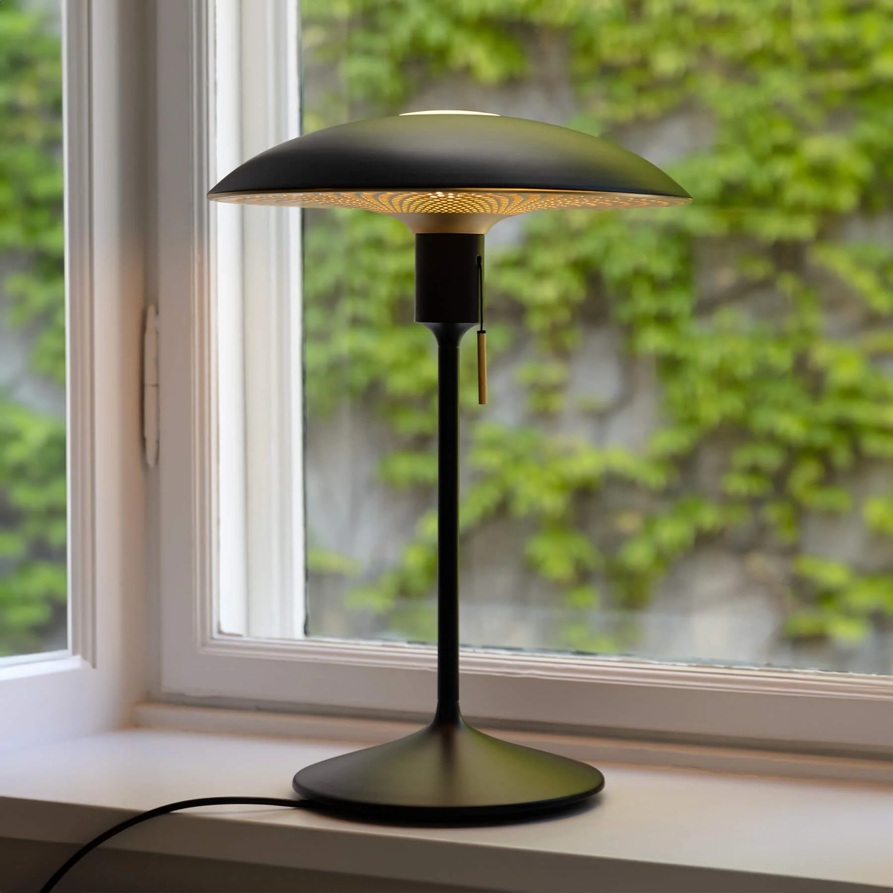 Umage Manta Ray Table Lamp - Image 3