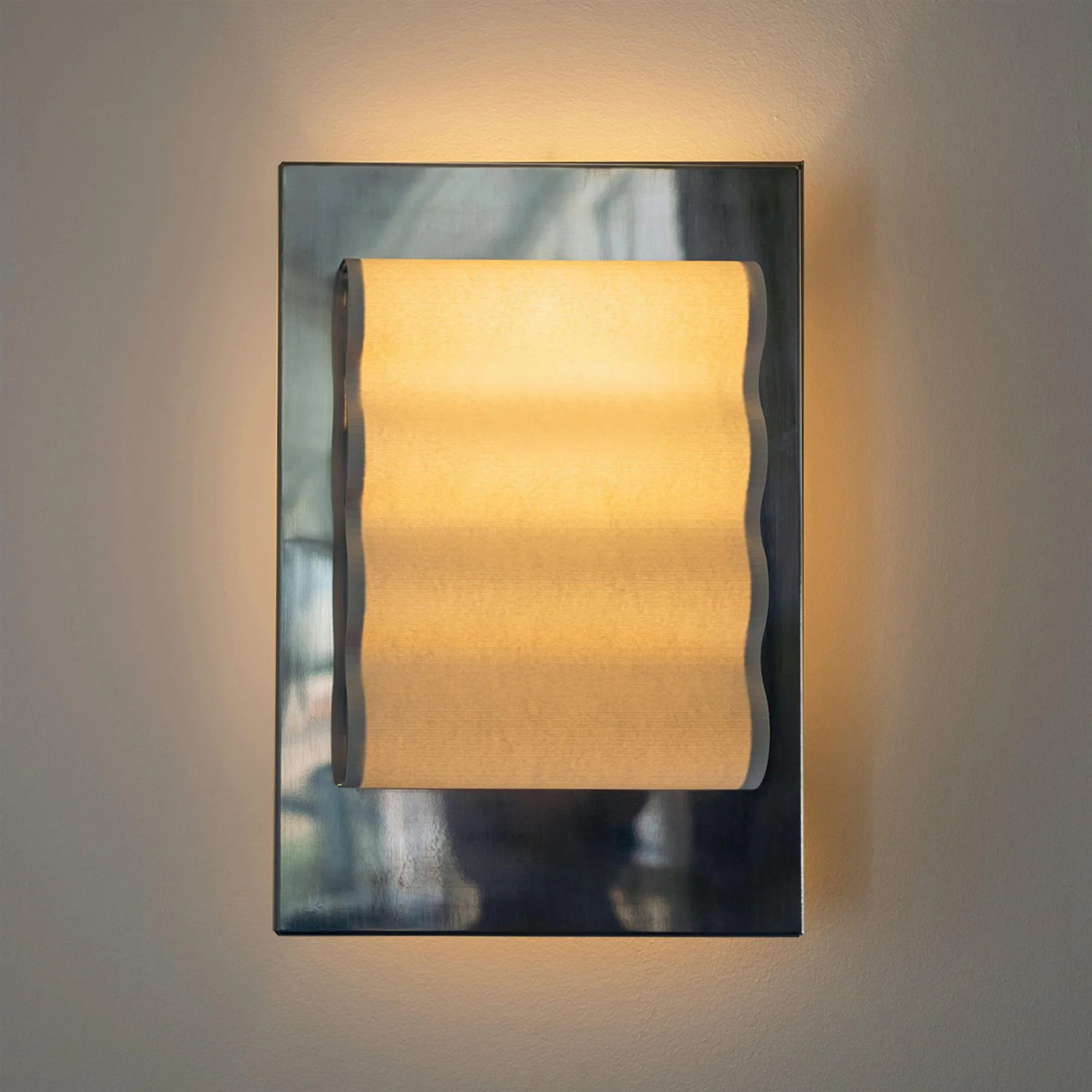 Violaine d'Harcourt Frame Wall Light - Image 3